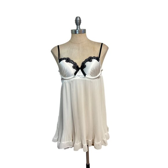 Linea Donatella White Pleated Babydoll Chemise NWT Medium - Picture 2 of 6